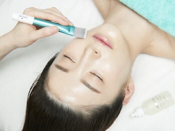 クラティス(CRATIS)の写真/今話題の【カーボキシ×ラミネーション】でほうれい線・たるみを改善◎ツヤのある美肌を叶えます♪
