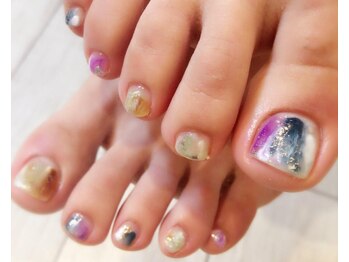 ネイルサロン ティフィン(tiffin)/足元もニュアンスネイルで☆
