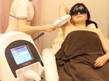 リーチェビューティアオ(riche Beauty Ao)の写真/《全方位どこから見られても隙のない美肌へ》当店自慢の痛みの少ない最新脱毛器"THR脱毛"でツルスベ肌に♪