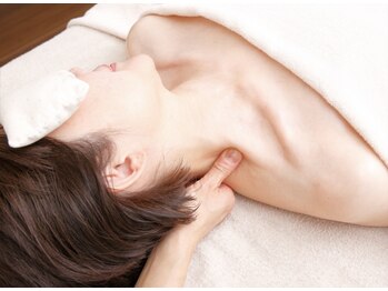 リラムルオ 茅ヶ崎(Riram ruo)/やわらぐ首筋