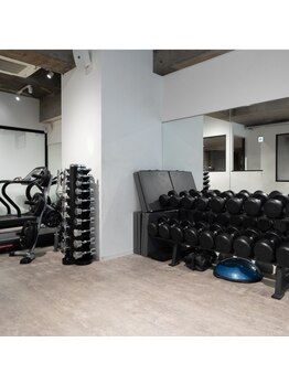 エボ パーソナルトレーニングジム 泉店(E.V.O)/ダンベルは１～４０Kgまでご用意