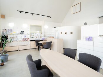 シーズン 岡崎/明るく開放感のある店内♪