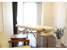 デザイナーズマンションの落ち着きのある空間でリラックス…