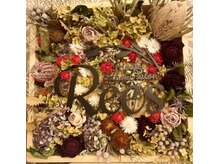 リーズ(Rees)/ドライフラワーで彩られたサイン