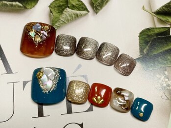 ネイルズ グラヴィス(Nails Gravis)の写真/フット定額コースあり！大人女性が好むデザイン多数☆足元を彩るネイルデザインで周りと差をつけて♪