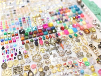 ネイルサロン ティディ(TIDY)/パーツは全700種類以上！