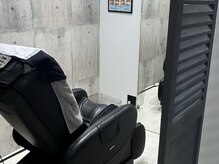 エサージュオム 銀座店の雰囲気（半個室空間ででマッサージチェアを導入。癒されます♪）