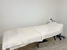 エーケーラッシュ(AK lash)の雰囲気(寝落ちできるマツエク施術ベッド◎)
