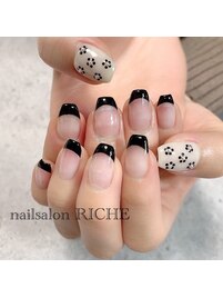 お花とフレンチネイル