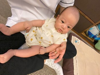 子育てママの整体サロン/施術中のお子様の様子
