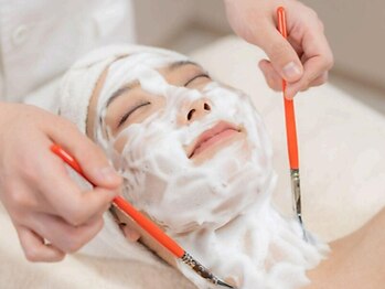 琥珀の写真/【剥離しないお肌を育てる第4世代ピーリング☆】ターンオーバーの促進でくすみ改善/ハリ艶効果◎