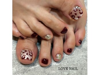 ラブネイル(LOVE NAIL)の写真/【JNA1級／歴15年以上の高技術◎手描きアートが得意】サンダルに映える足元♪こだわり派の大人女性に◎