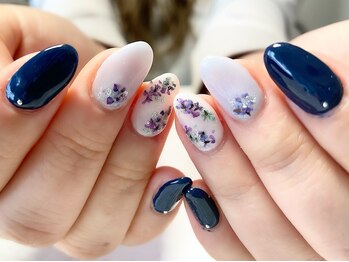 アミネイルズ(AmiNails)/お任せ押し花ネイル♪