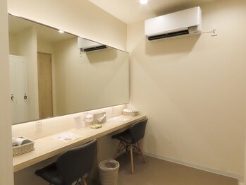 リバイブウーマン(Revive Woman)/メイクル-ム&ロッカールーム♪