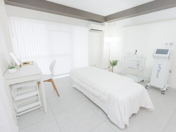 Luminage【ルミナージュ】辻堂 小顔/たるみ/リフトアップ/艶肌/施術室