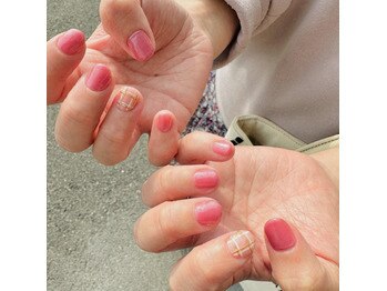 フレイムス アイラッシュ アンド ネイル(FRAMES)/ワンカラー×チェックネイル♪