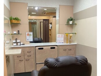 ビューステージ アイブロウサロン 名古屋藤が丘の写真/【リクライニングチェア】お客様のなりたい眉へプロが導きます。ご褒美タイムはゆったり落ち着いた空間で♪