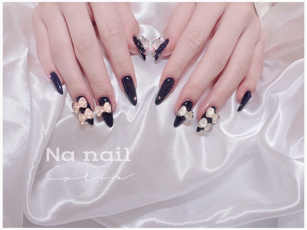 2025年-2026年冬トレンド】ネイビー リボンのネイルデザイン集｜人気順