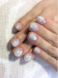 グレーカラーのシンプルフレンチ