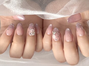エムネイル(eM nail)の写真/シンプルネイルもトレンドを取り入れて、おしゃれに彩る♪ナチュラルで大人可愛い上品ネイル