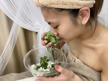 ジュネル ローズ(JEWNEL ROSE)/自家栽培のハーブで心も癒されて