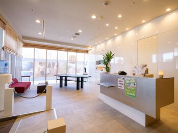 極 海浜幕張店/キレイで明るい店内☆