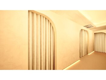 カミエニコ(Kamienico)の写真/全席個室で叶えるゆったりプライベート空間、心地よい癒やしの時間を♪