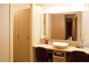 ランプリーブル(Lampe Libre)/ロッカー＆メイクルーム