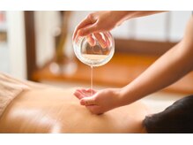 浸透率の高いアーユルヴェーダオイルで老廃物の排出を促します！