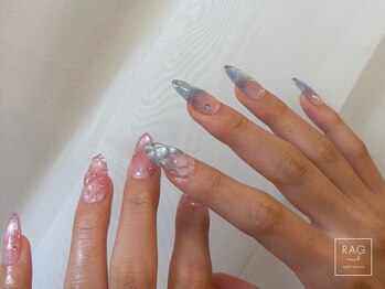 ラグ ネイル(RAG nail)の写真/【長さ出しができる圧倒的高技術サロン★】深爪や爪が小さい方も,指先をキレイに魅せるお爪を実現♪