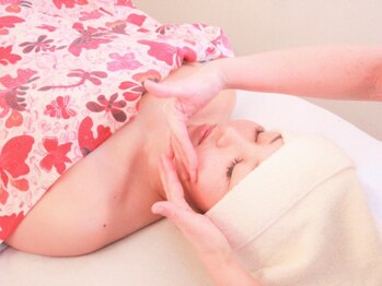 バリニーズリラクゼーションサロン マサリン(masarin)の写真/【生コラーゲンフェイシャル+デコルテケア70分¥7,500】ハリのある透明感のある肌に!炭酸ドライヘッドスパ付