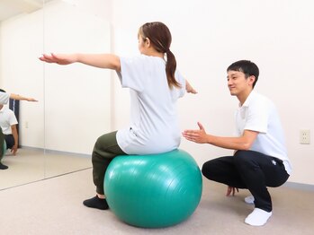 西亀さんさん接骨院/パーソナルエクササイズの様子