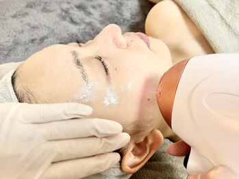 ピョル(pyoru)の写真/LED脱毛で産毛までスッキリ綺麗に顔脱毛！ララピールと組み合わせてつるん肌に♪
