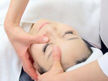 グレイスフルバーバー 赤坂見附店/お顔ほぐしで、小顔にも… 