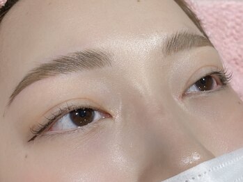 ネオリーブ エクラ 上野御徒町店(Neolive eclat)/ハリウッドブロウリフト