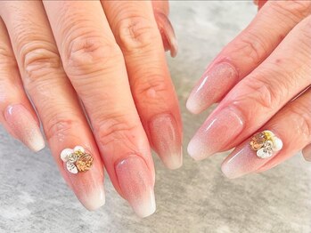 エムネイル(M nail)の写真/シンプルデザインで指先上品に☆派手なネイルじゃなくてもワンカラーにポイントをつけて可愛く仕上げます♪