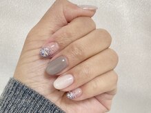 桜/上品グレージュ×大人ラメネイル