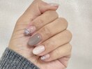 上品グレージュ×大人ラメネイル