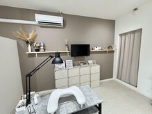 ウムネイル(UM Nail)の雰囲気（TVを見ながらゆったりお過ごしいただけます♪）