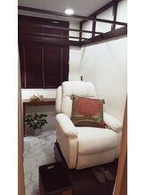 トータルビューティーウルウ(total beauty 潤 uru)/ゆったり半個室のリクライニング