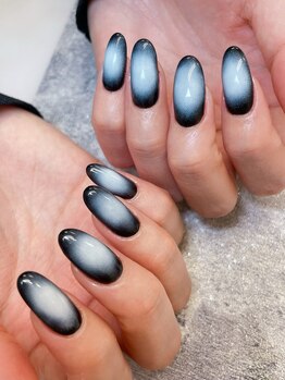 個性派チークネイル