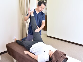 さかもと整骨院 整体院の写真/【骨格から整う美姿勢へ】EMS×整体×ピラティスで張力バランスを調整◎慢性的コリ・不調を根本から改善