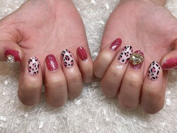 ピンクヒョウ柄デザイン