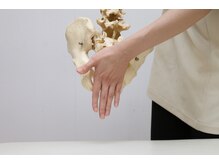 パウワウ 新宿サブナード店(POWWOW)/呼吸にあわせて行う仙骨の矯正☆