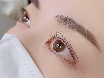 ドマーニ(Domani)の写真/お客様の目の形やまつ毛の状態に合わせて最適なデザインをご提案♪経験豊富なスタッフの施術でキープ力も◎