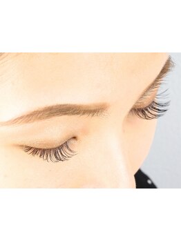 ナチュラル上品な目元にしたい