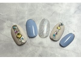 ベージュ×青×ラメネイル