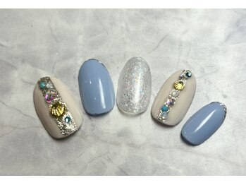 ベージュ×青×ラメネイル