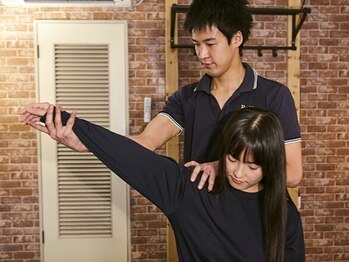 ビーフリー(B-Free)の写真/つらい首肩凝り/凝り固まった頭皮を丹念にほぐし、日頃酷使している首肩や目の疲れを解消へ導きます！
