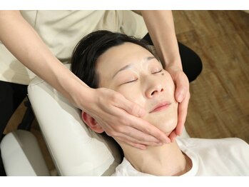 パウワウ(POWWOW)の写真/土台である骨盤からアプローチすることで顔のむくみを解消し、リフトアップ◎【小顔矯正+整体+骨盤矯正】